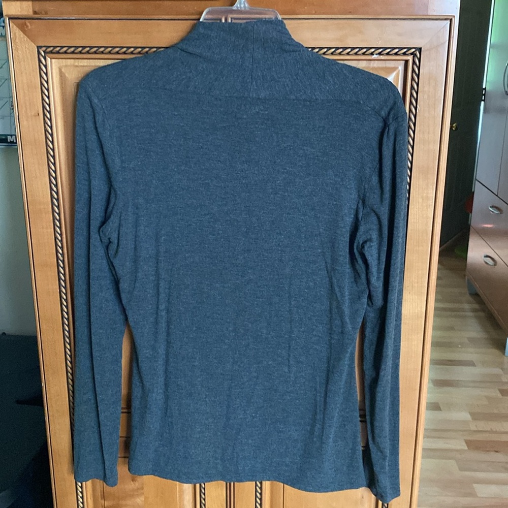 Grey top - Picture 3 of 3